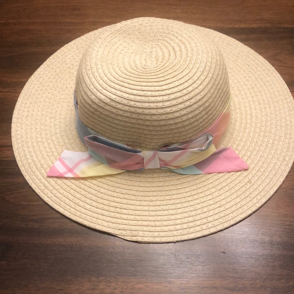 Youth, straw hat for sand and sun, excellent Condition with pastel plaid bow